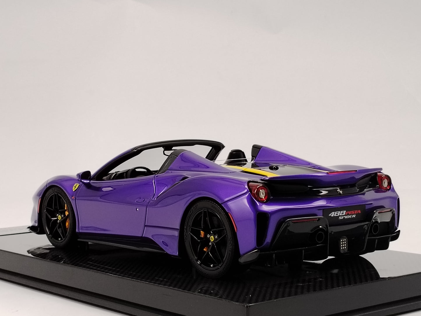DINOMDOEL 1/18 Ferrari 488 PISTA SPIDER Purple Simulation Model Car FPS003B