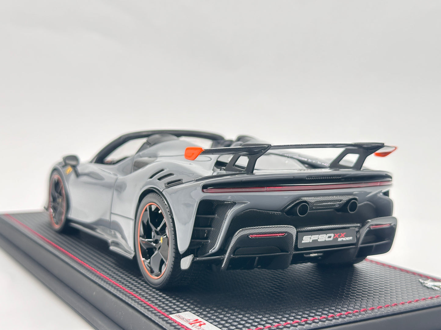 MR 1/18 Ferrari SF90 XX Stradale Nardò Gray Limited Edition Car Model FE042SE2