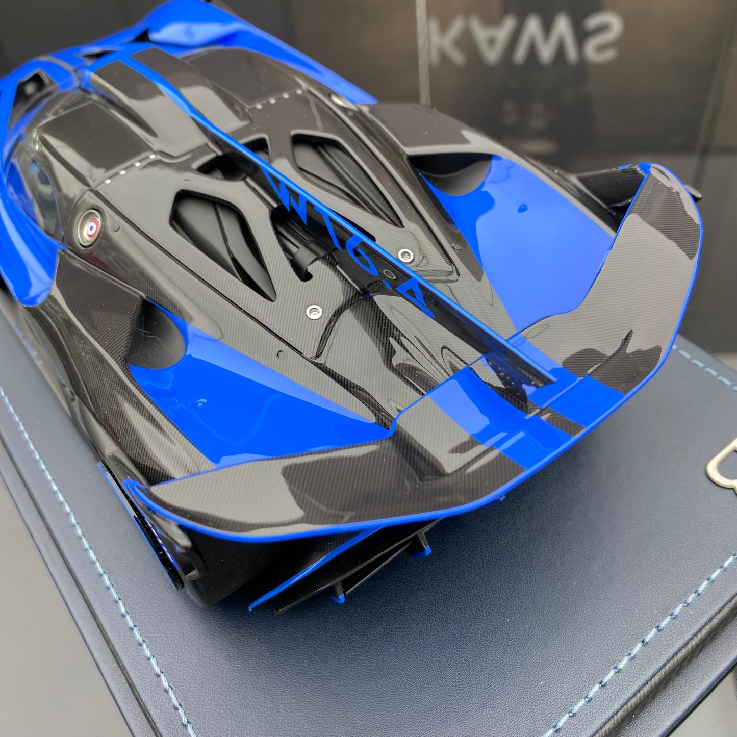 MR 1/18 Bugatti bolide blue and black high-quality simulation car model ornaments and gifts