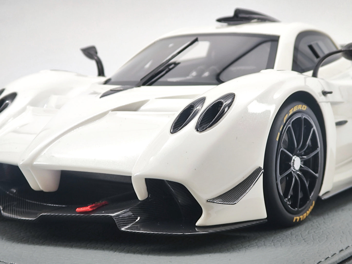 BBR 1/18 Pagani Huayra R White Simulation Car Model
