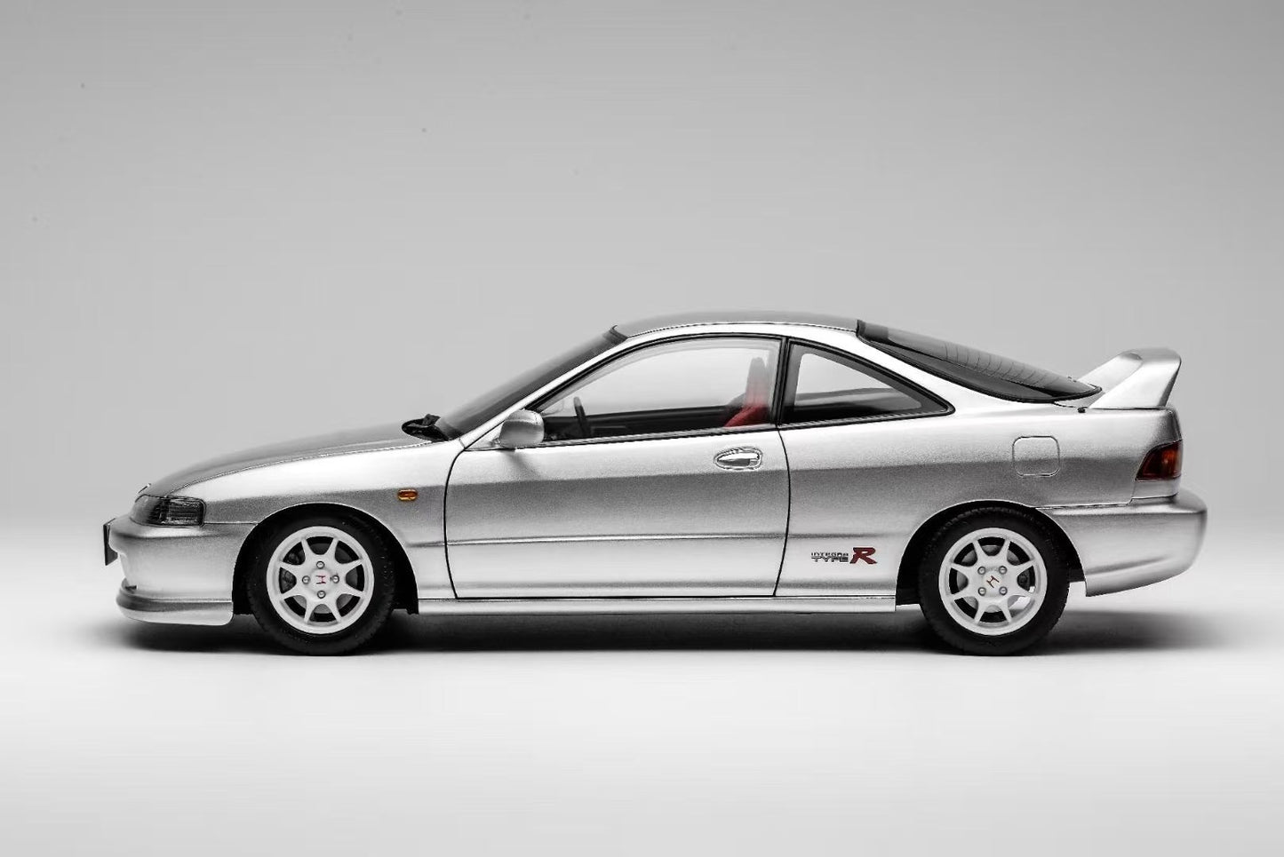 MOTORHELIX 1/18 alloy car model Honda Integra Type R (DC2) Pre-Facelift early version