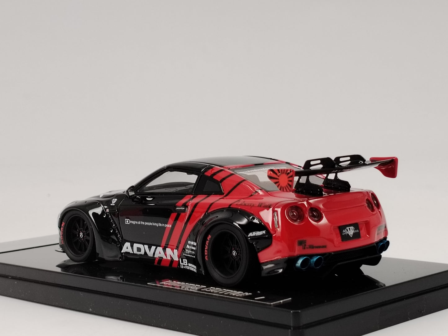 One Model 1/43 Nissan GTR R35 LBWK ADVAN Car Model