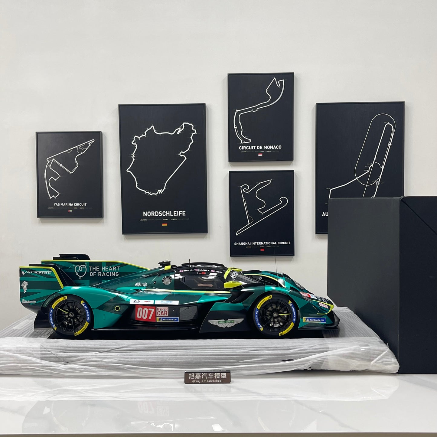 Spark 1/8 Aston Martin VALKYRIE NO.007 Black and Green Livery 08S003