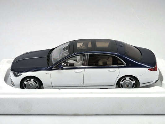 AR 1/18 Mercedes-Maybach S680 Two-tone Blue and White Alloy Car Model Decoration