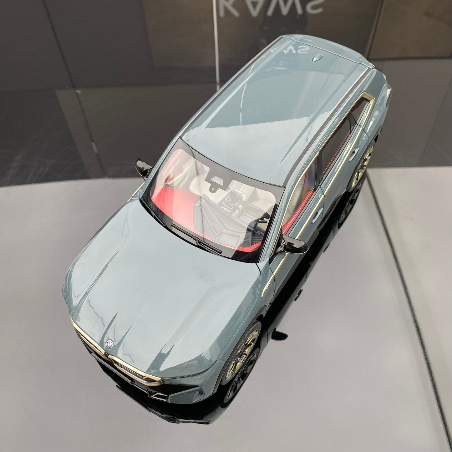 MINICHAMPS 1/18 BMW XM new energy electric vehicle alloy full-open simulation car model ornaments