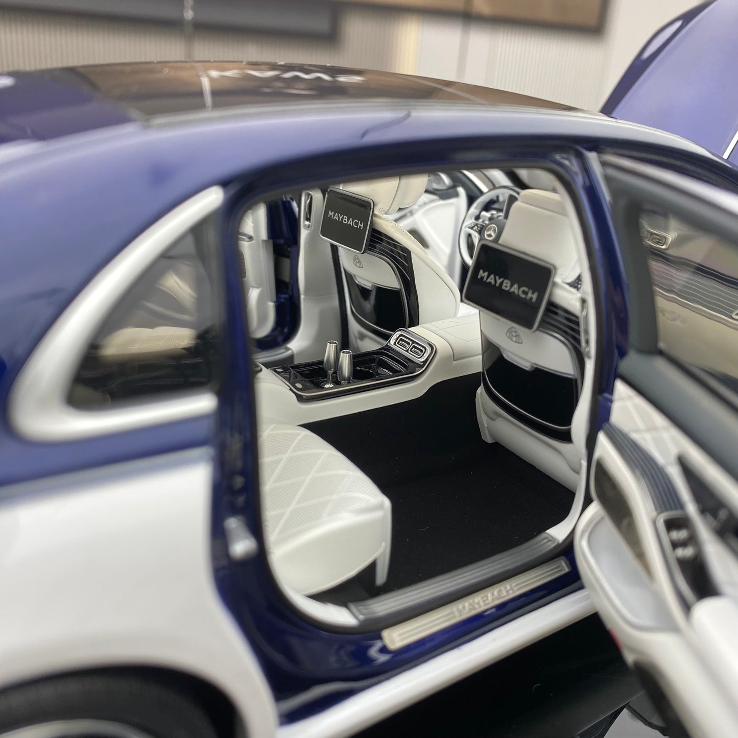 Adornos de aleación de coche Mercedes-Benz Maybach S680 nuevo Clase S a escala 1:18 casi reales
