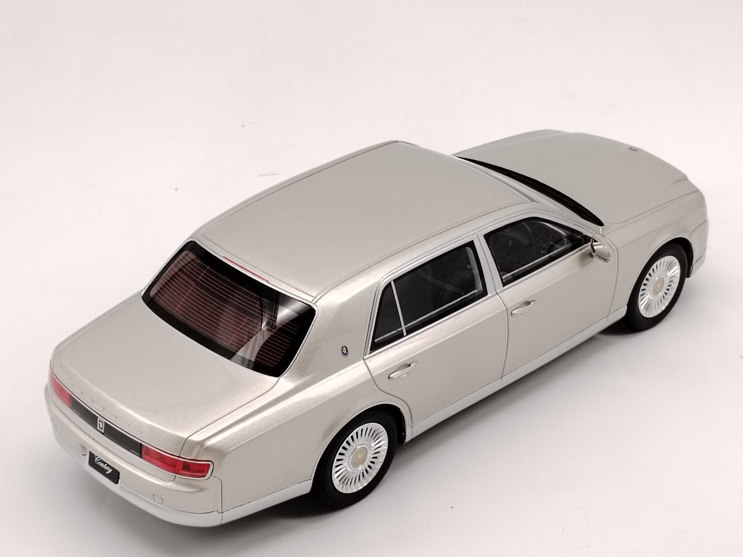 Kyosho 1/18 Toyota Century Silver Alloy Full Open Car Model Ornaments Birthday Gift