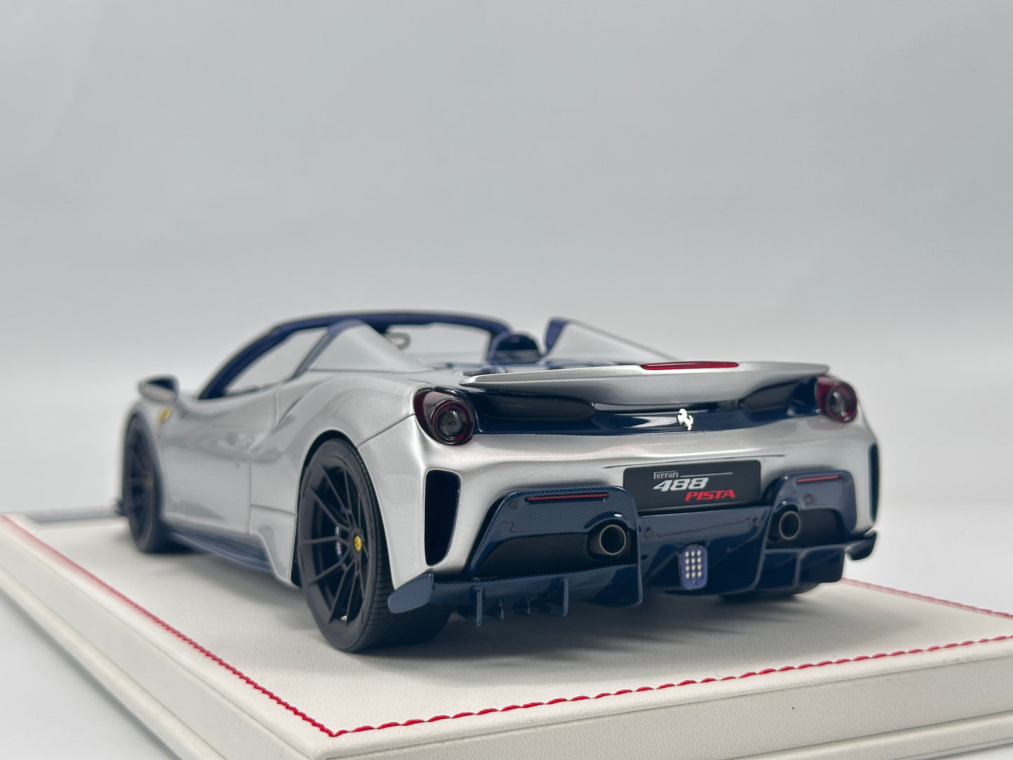 DM 1/18 Ferrari 488 Pista Spider White Base with Metallic Silver/Blue Decals Simulated Car Model FPC015A