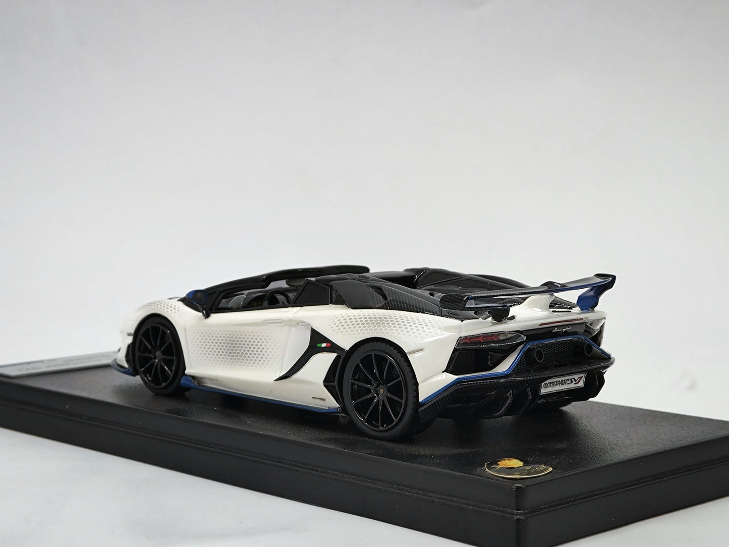 Looksmart 1/43 Lamborghini SVJ Convertible Simulated Car Model