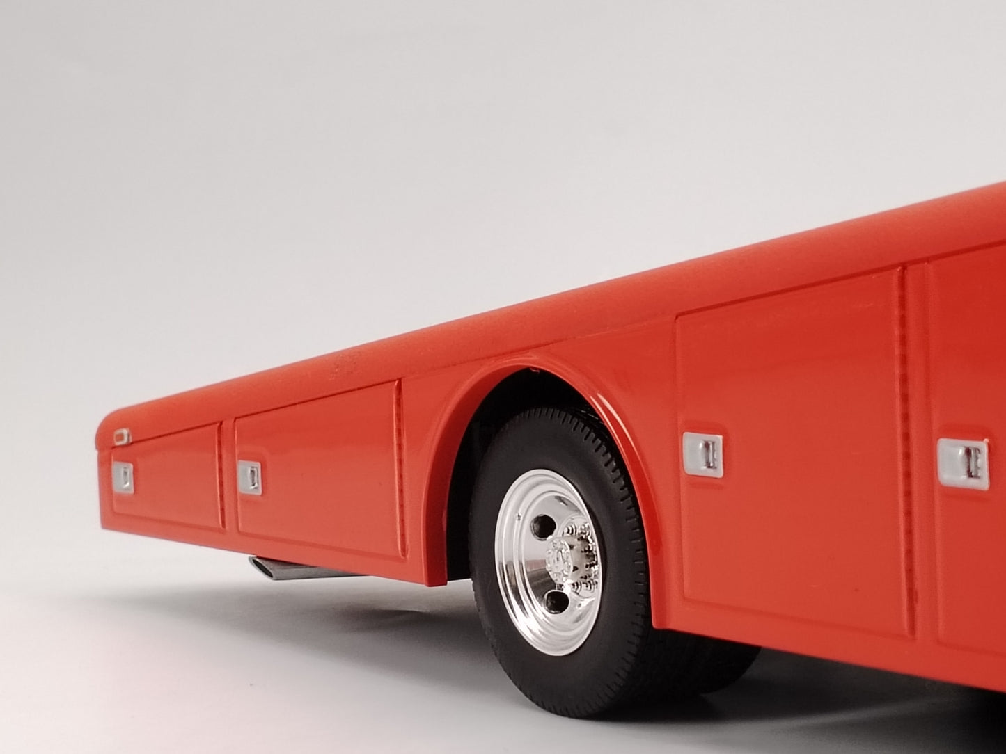 ACME 1/18 Dodge D300 RAMP TRUCK Orange Trailer Simulation Car Model