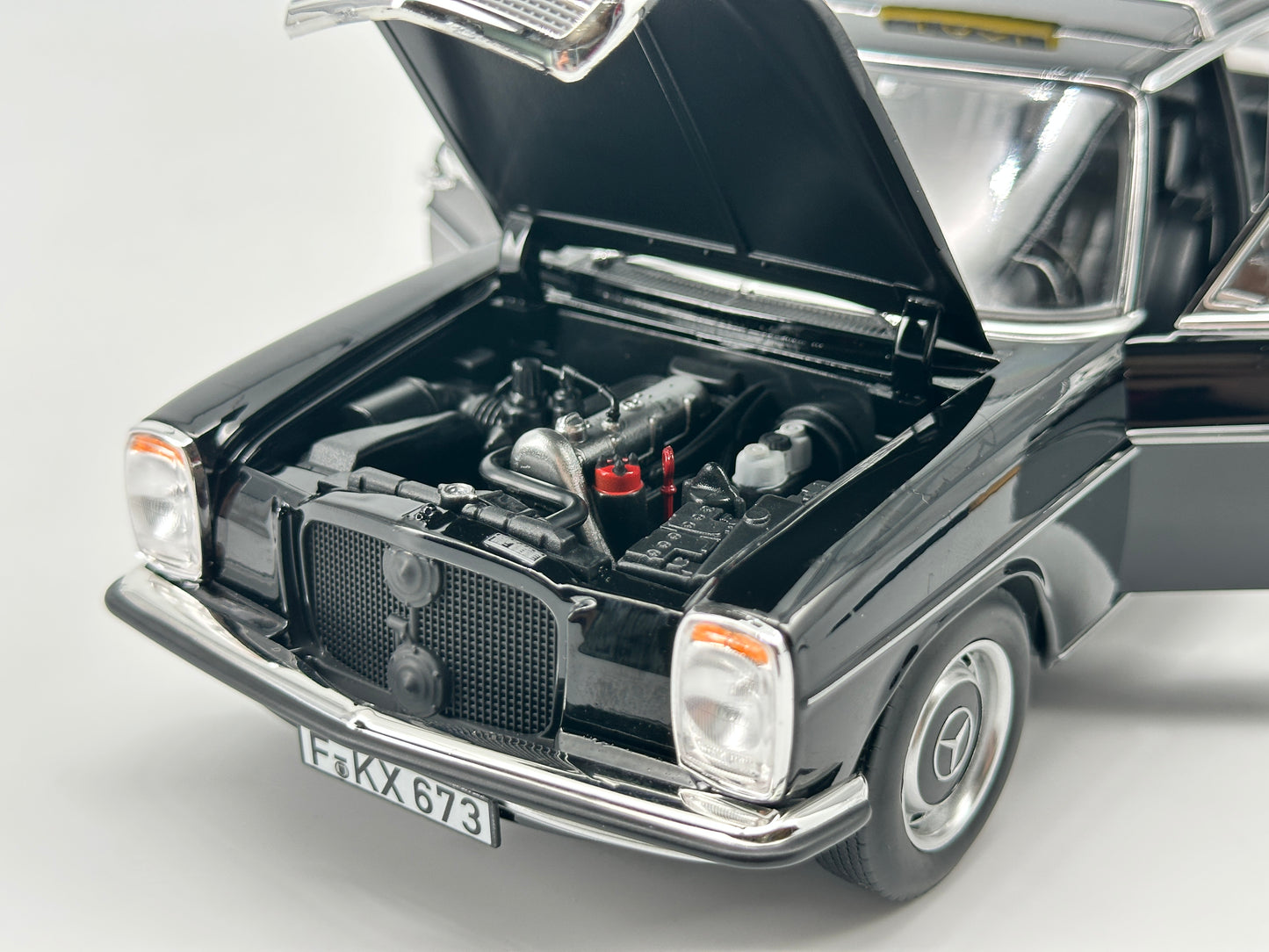 Norev 1/18 Mercedes Benz 200 1968 Taxi Black Alloy Car Model