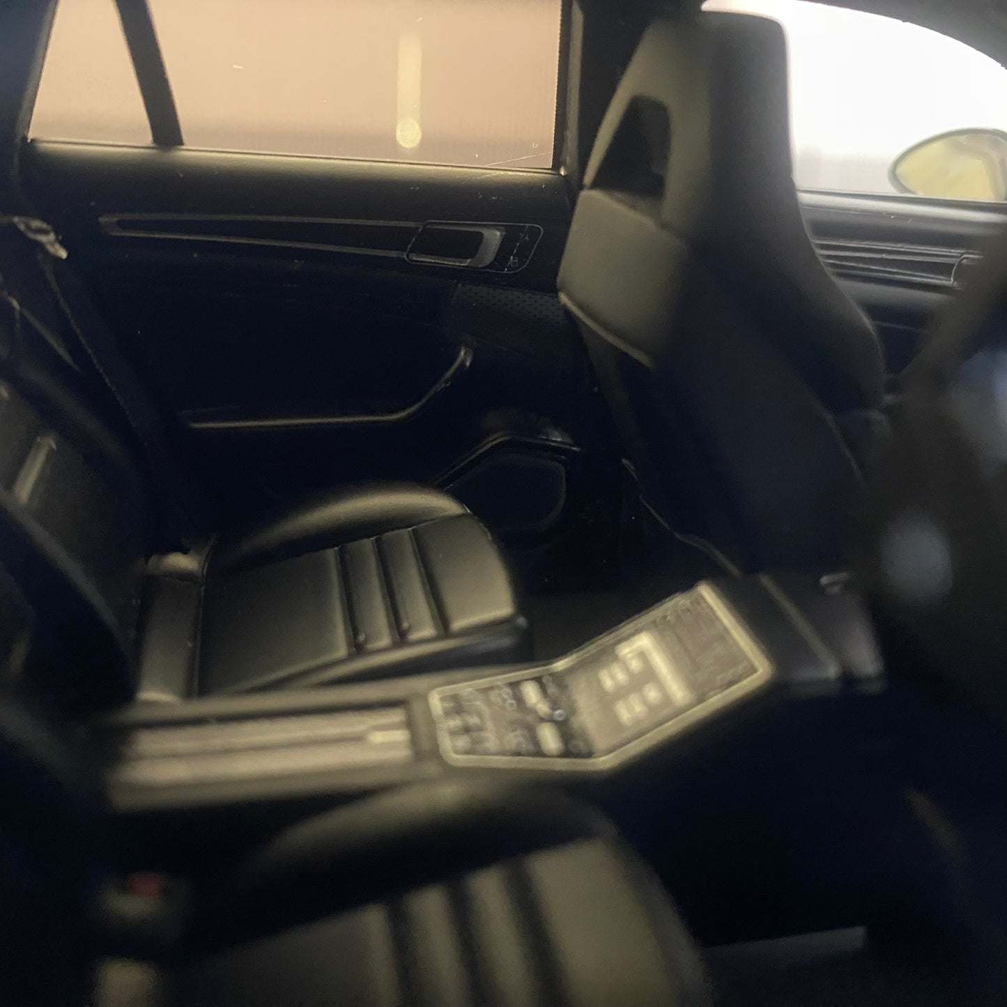 Porsche Panamera Turbo S Sport Turismo a escala 1/18