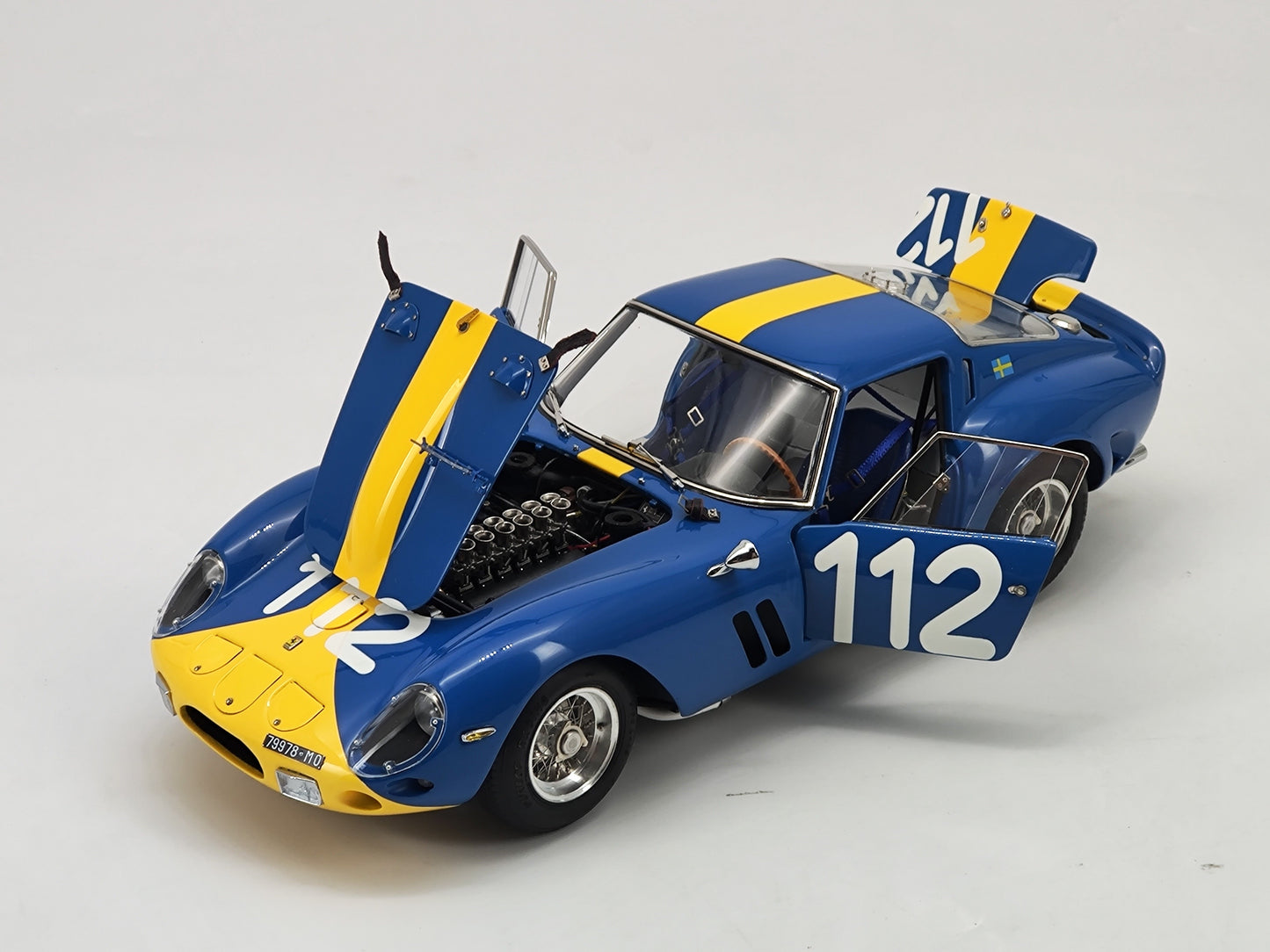 CMC 1/18 Ferrari 250GTO #112 Die-cast Model Car