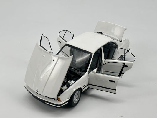 MINICHAMPS 1/18 BMW 535I e34 1988 White Alloy Simulation Model Car