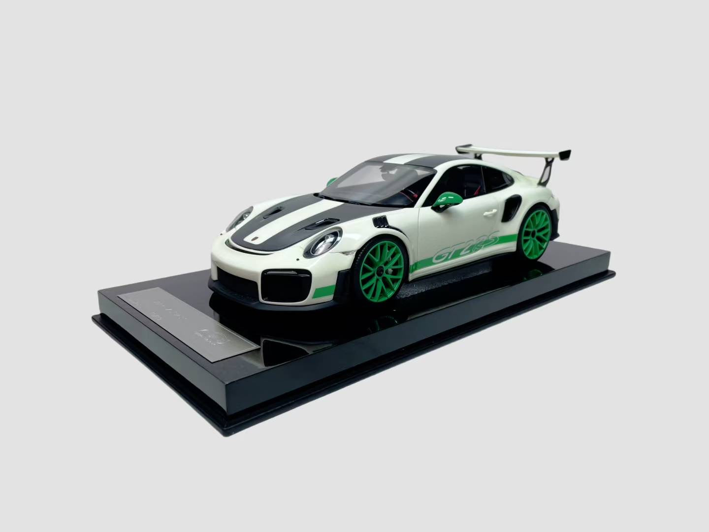 UU 1/18 Porsche 911 GT2RS Limited Edition Car Model Ornament