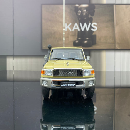 Almost Real 1/18 Toyota Land Cruiser 76 Beige Alloy Fully Open Simulation Car Model Ornament