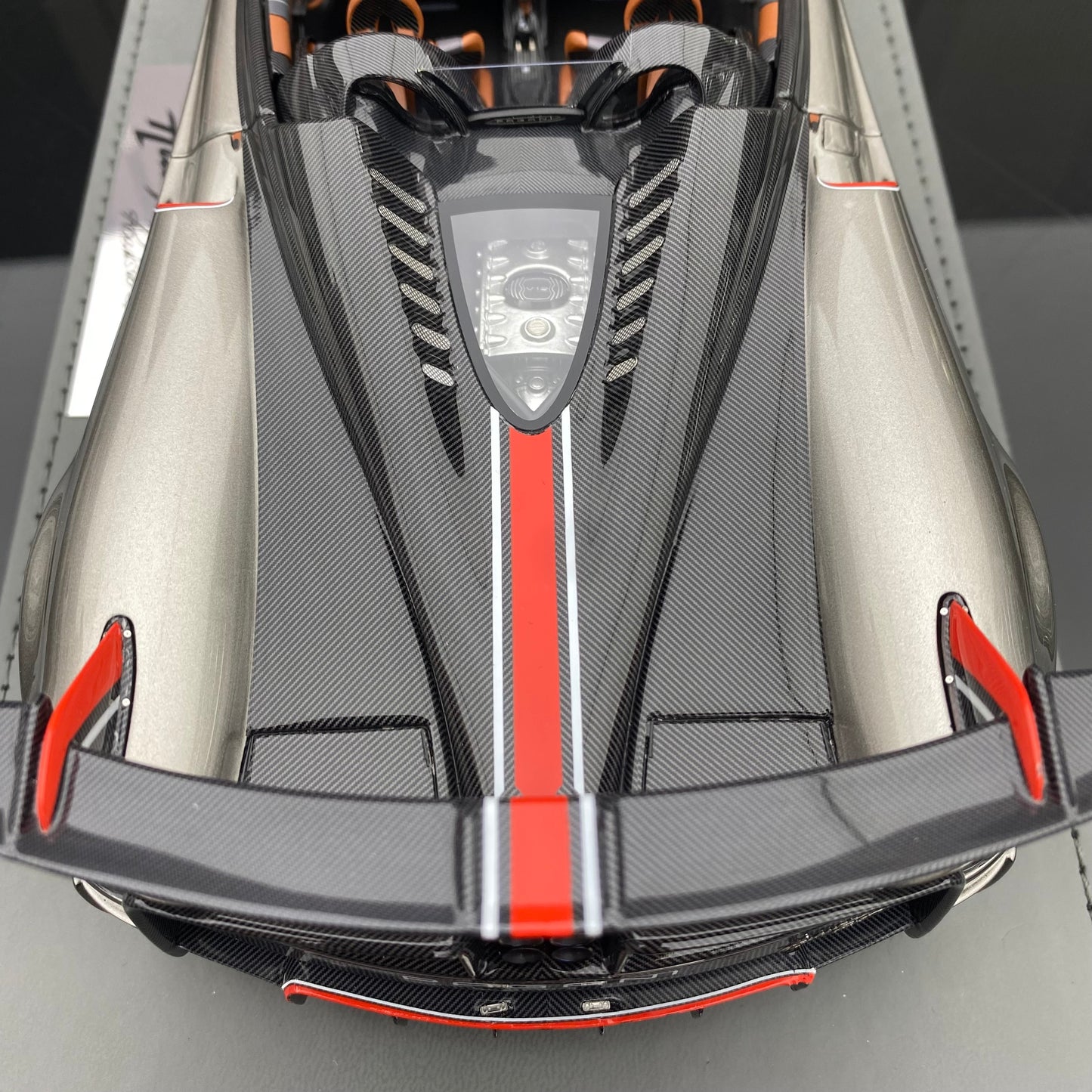 Adorno de coche de edición limitada Pagani Huaya BC #20 Silver Convertible a escala 1/18 de BBR