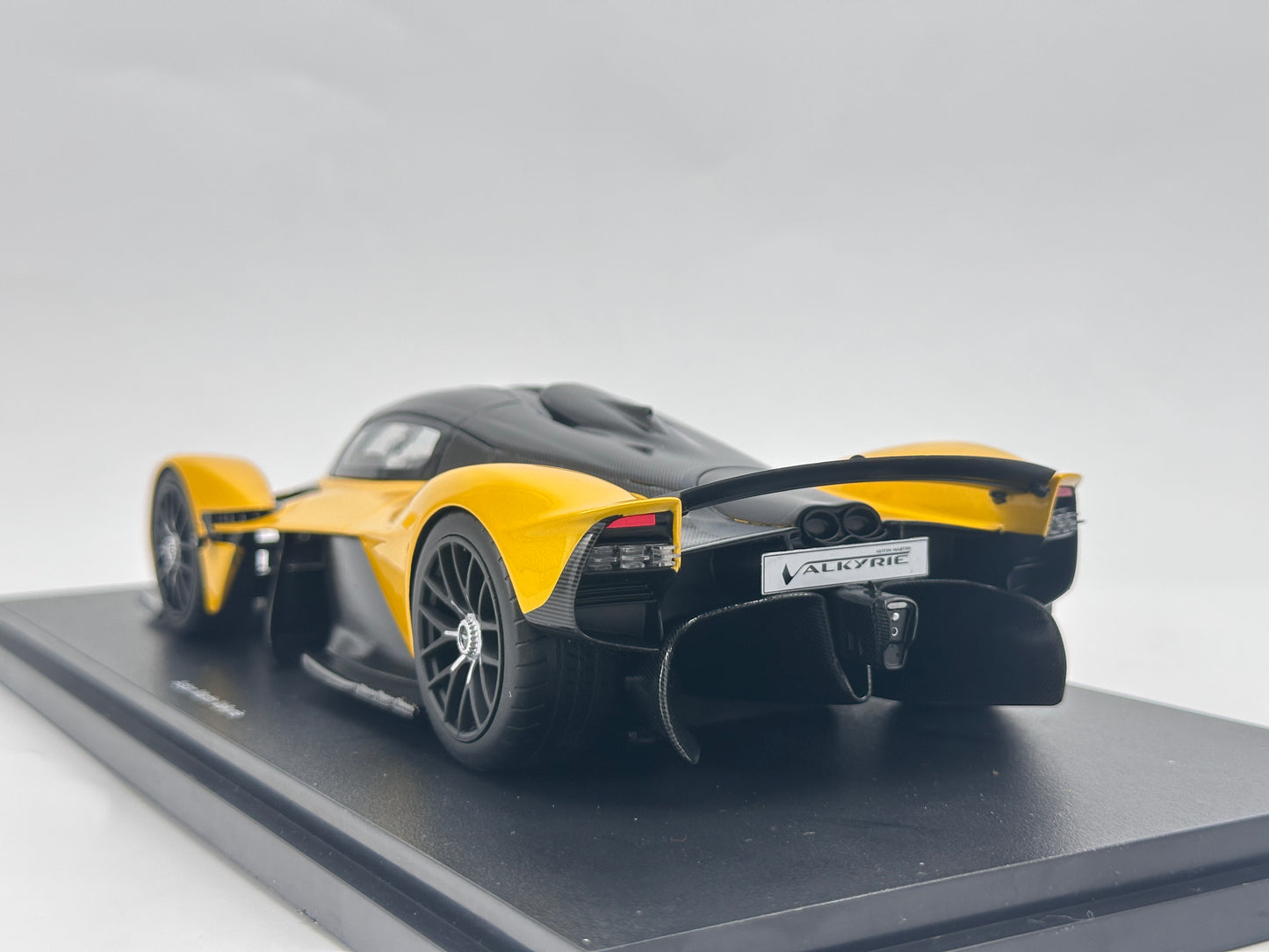 Topspeed 1/18 Aston Martin Valkyrie Sunburst Yellow Simulation Car Model