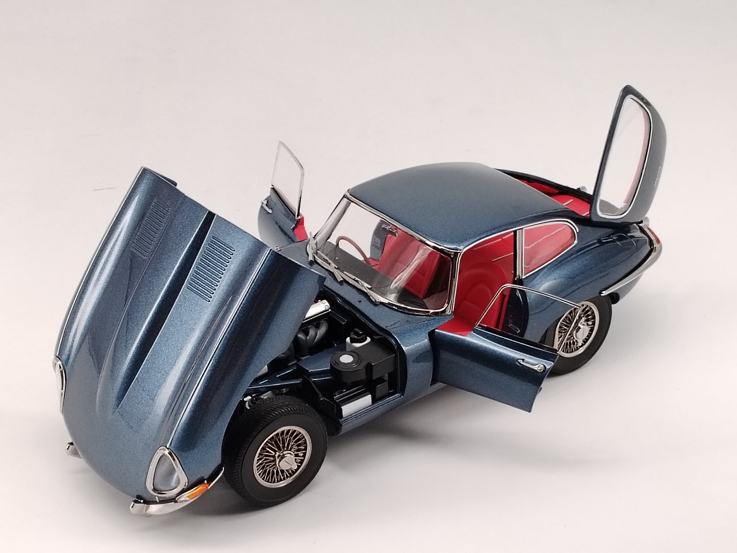 Kyosho 1/18 Jaguar E TYPE alloy simulation model car birthday gift ornaments