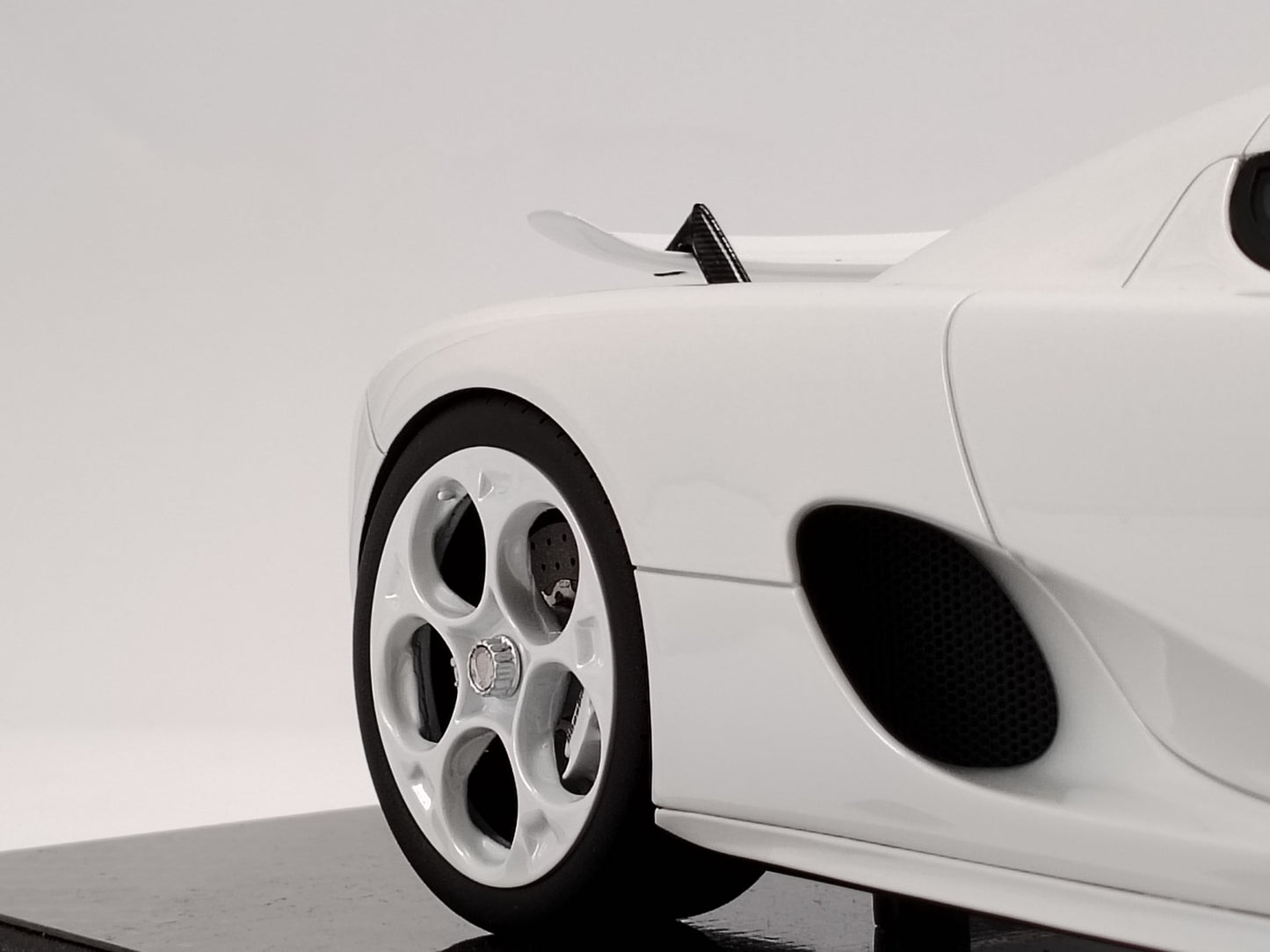 FRONTIART 1/18 Koenigsegg CC850 White Model Car