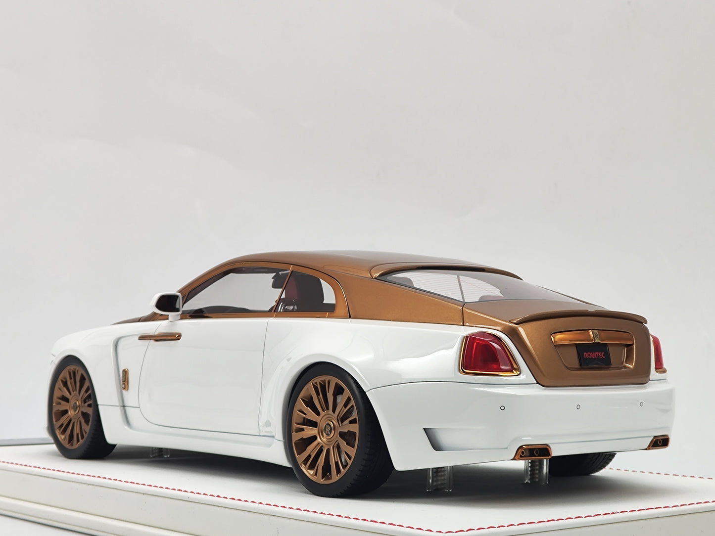 DG 1/18 Rolls-Royce Phantom Platinum Double Simulation Car Model