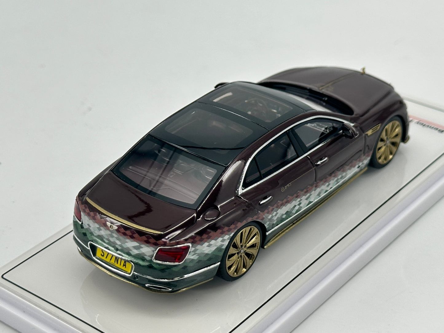 TSM Model 1/43 Bentley Flying Spur Christmas Brown Simulation Car Model Ornaments