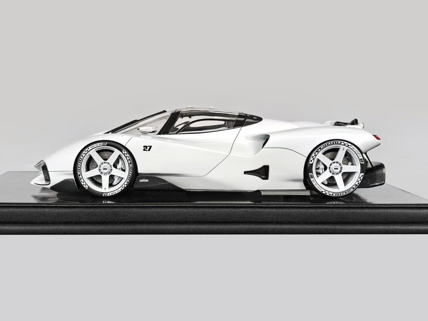 Frontiart 1/18 Nilu27 White Limited Edition Car Model Decoration