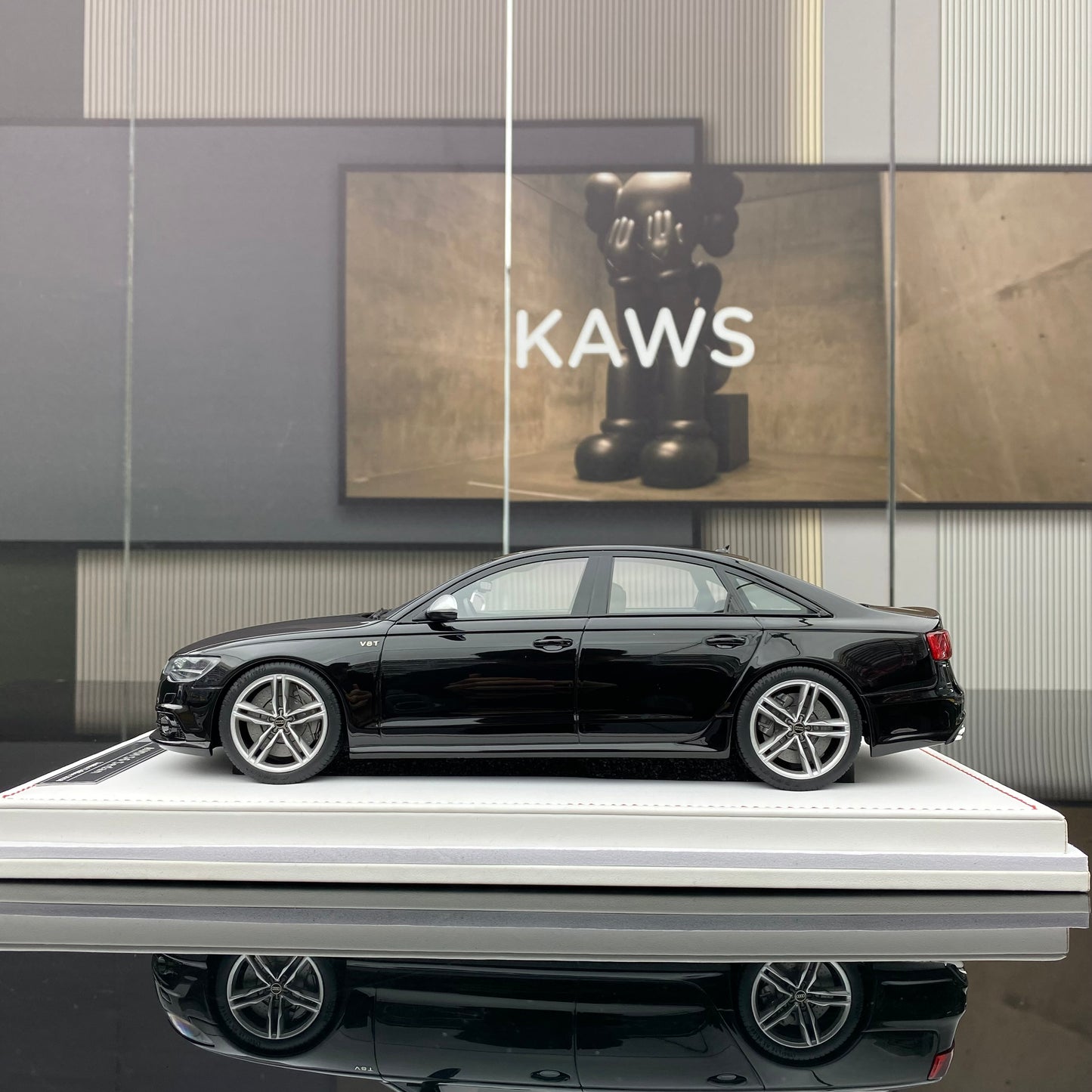 IVY Tailor 1/18 AUDI Audi S6 Sedan resin car model birthday gift ornament