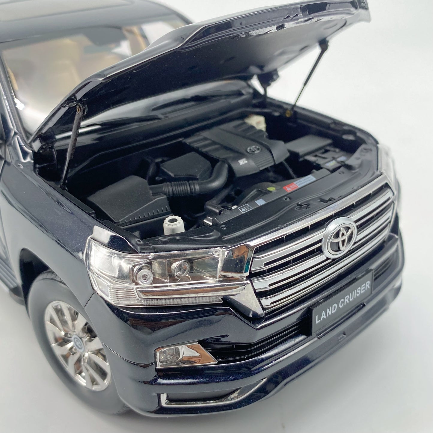 Kengfai 1/18 Toyota Land Cruiser LHD Alloy Model Car Ornaments