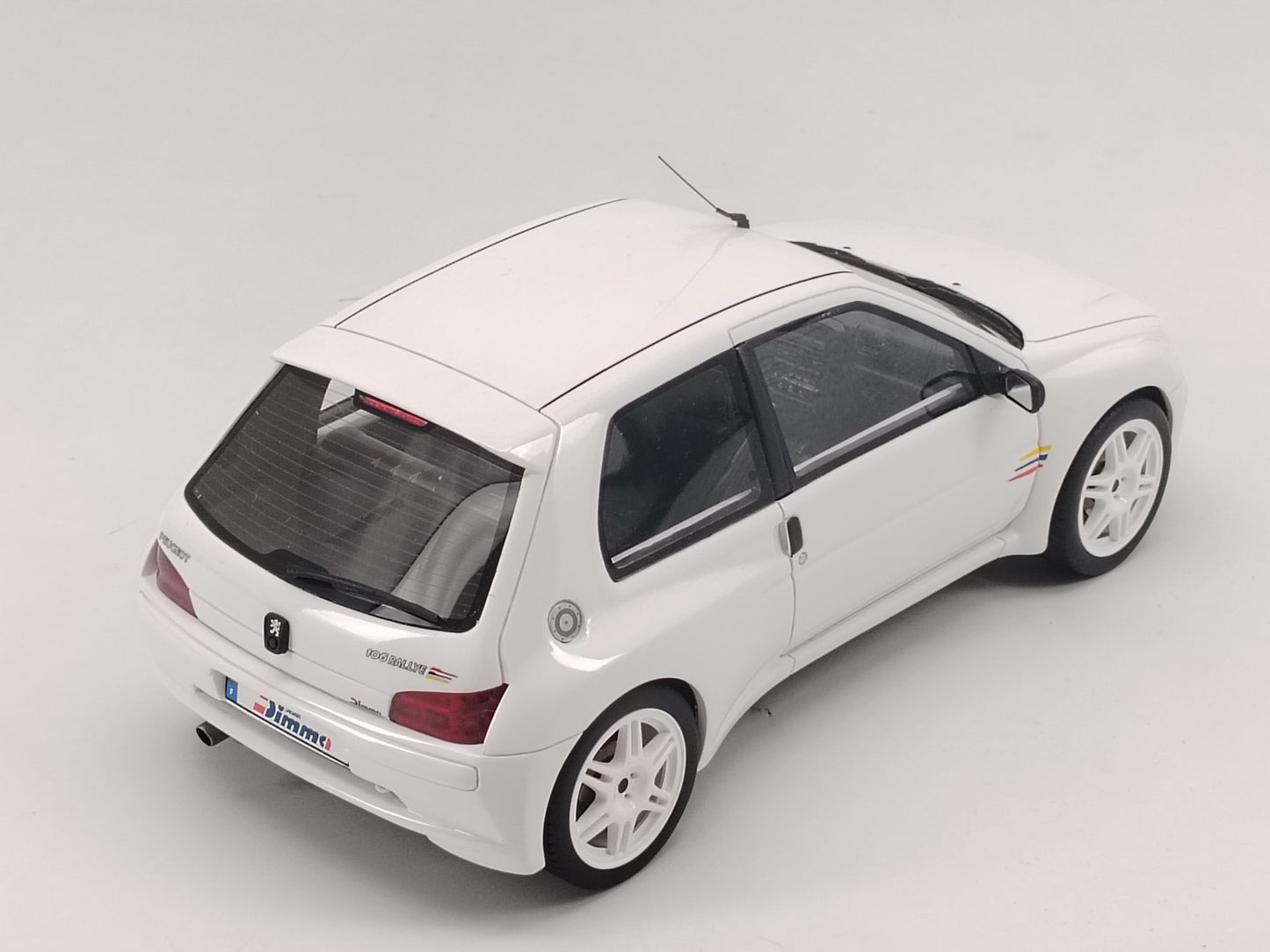 OTTO 1/18 Dongfeng Peugeot 106 MAXI/dimma white simulation car model ornaments