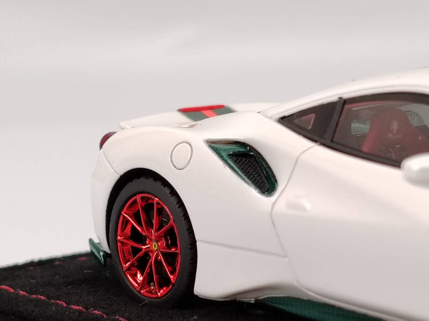 BBR 1/43 Ferrari 488 Pista White/GUCCI Livery Resin Model BBRC202CH