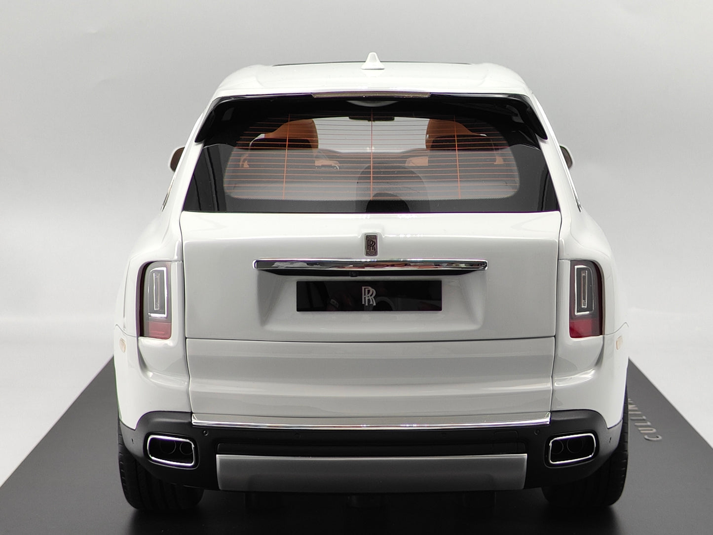 ZP 1/8 Rolls-Royce Cullinan Fully Open with Sunroof Lighted Version White High-end Car Model Ornaments
