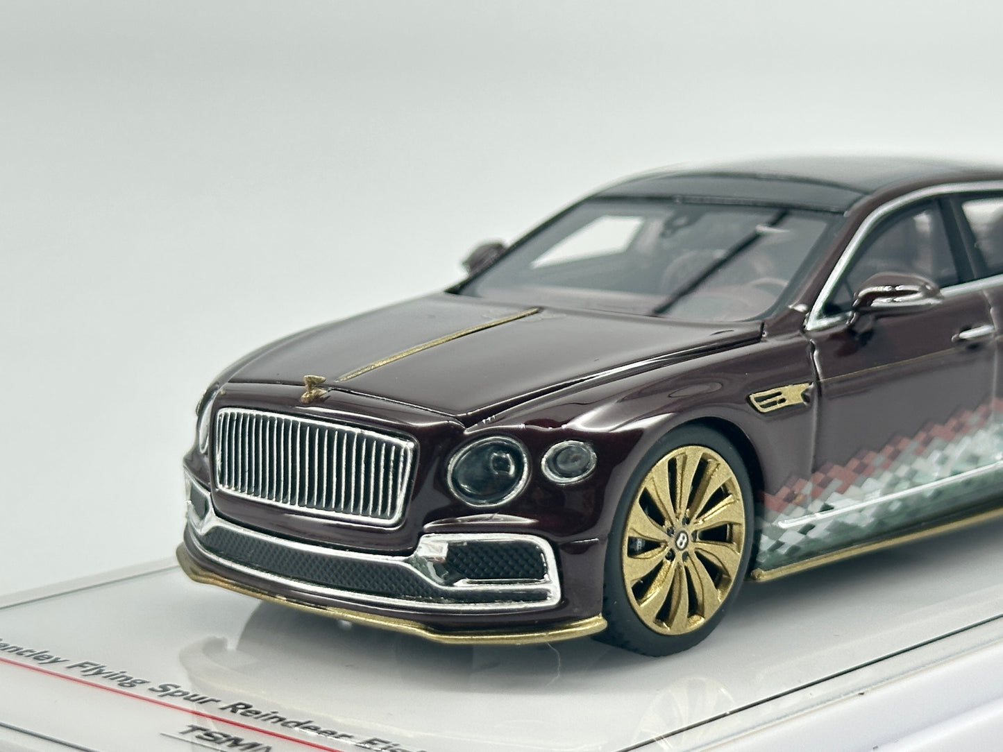 TSM Model 1/43 Bentley Flying Spur Christmas Brown Simulation Car Model Ornaments