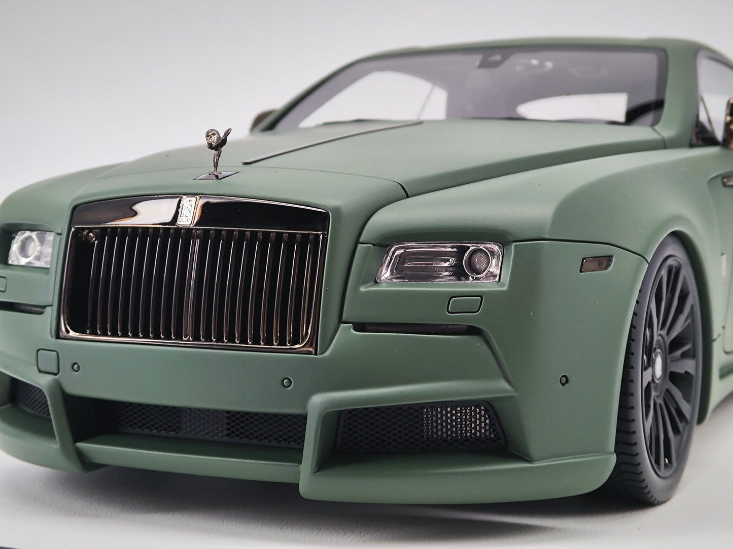 DG 1/18 Rolls-Royce Phantom Limited Edition Simulation Car Model Birthday Gift Ornaments