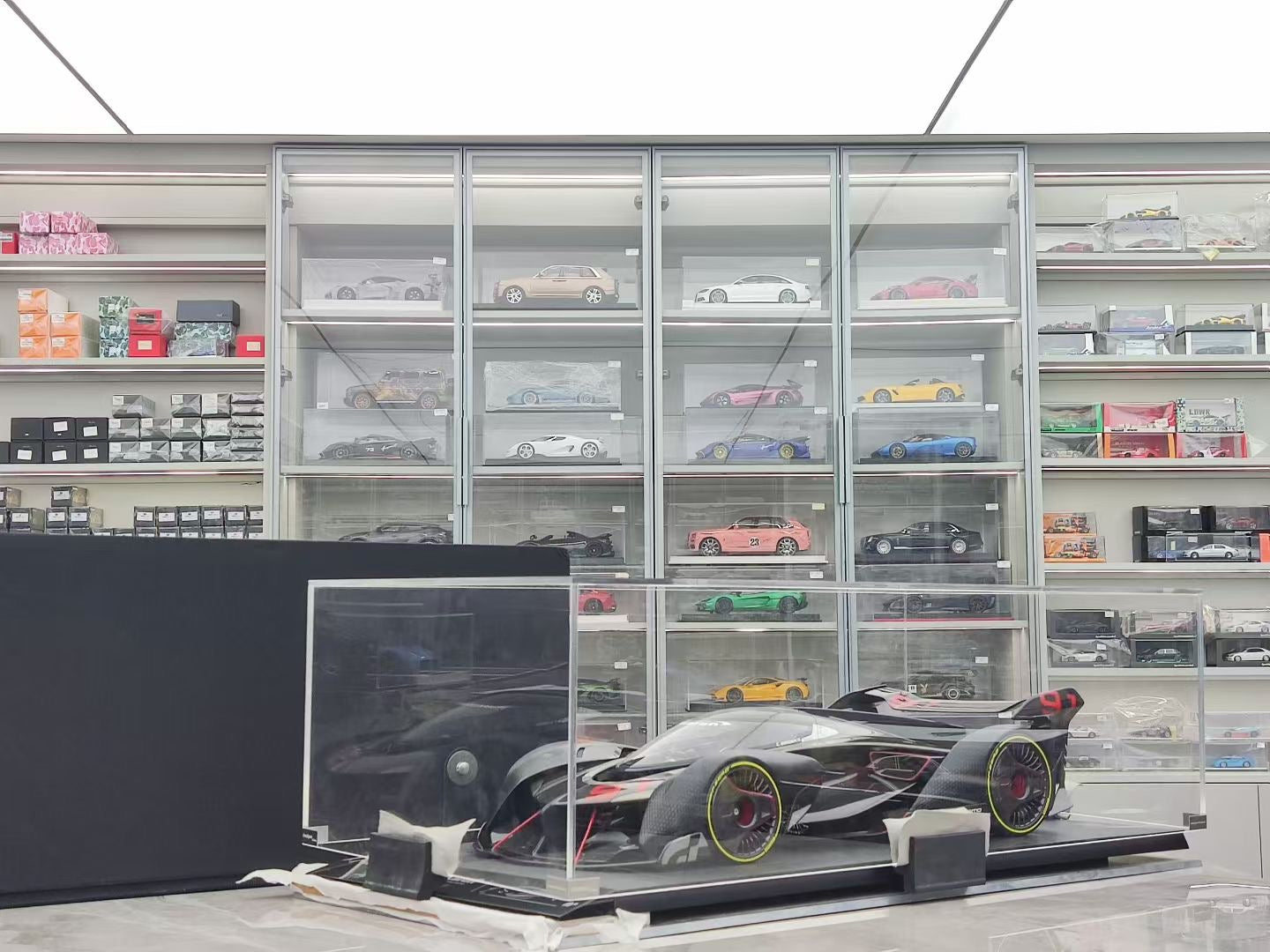 Amalgam 1/8 McLaren Ultimate Vision Gran Turismo - Signature Edition 24/91 DDJ059