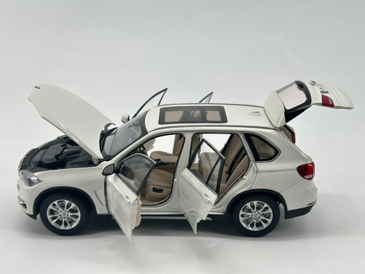 paragon 1/18 BMW X5(F15) white alloy model car