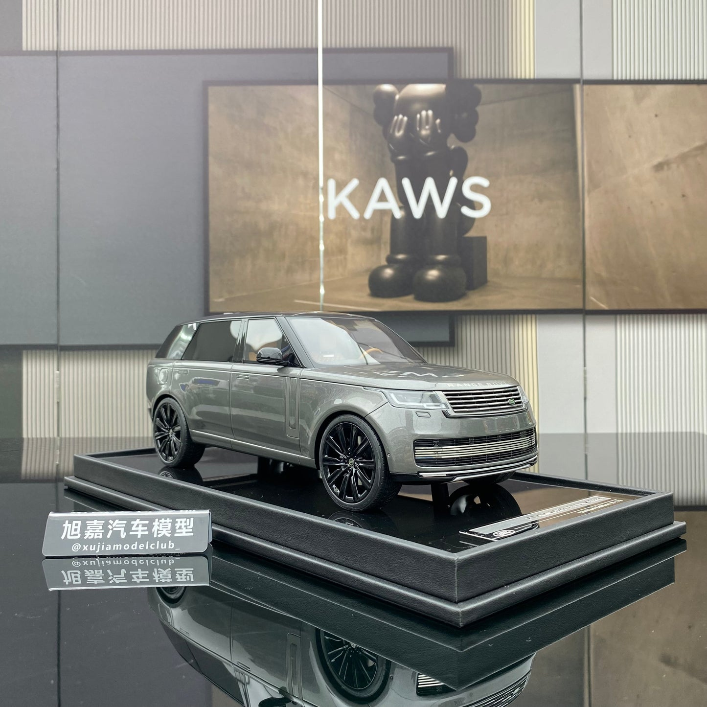 MOTORHELIX 1/18 Land Rover Range Rover Honor Creation Extended Edition Modelo de coche Regalo de cumpleaños Adorno Regalo