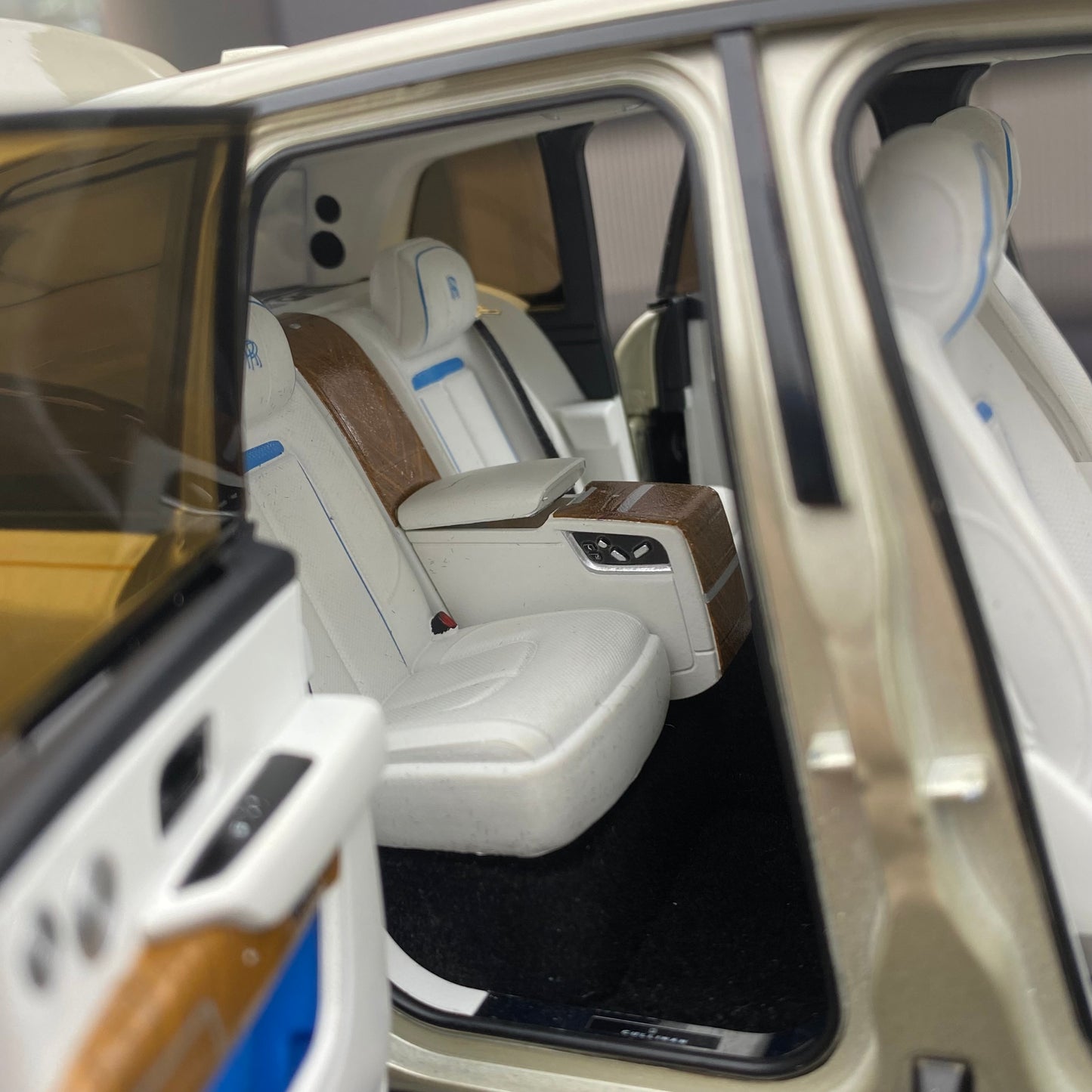 KENGFAI1/18 Rolls-Royce Cullinan alloy full version car model ornaments