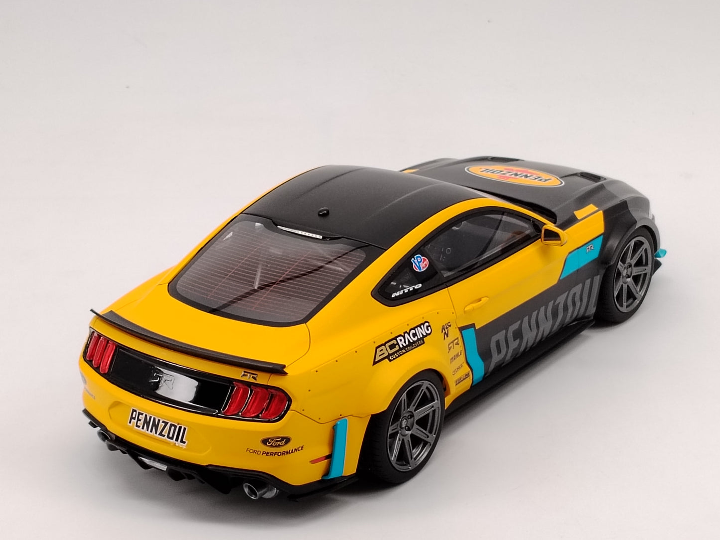 GT Spirit 1/18 Ford MUSTANG RTR SPEC 5-D wide body gray and yellow paint simulation car model