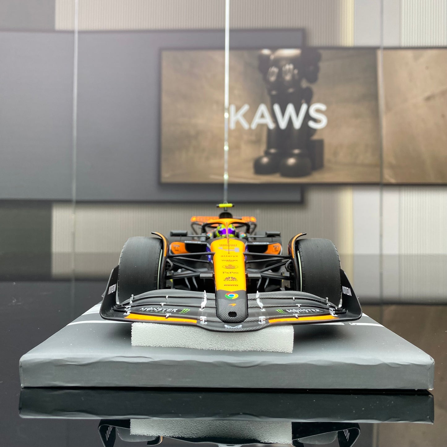 MINICHAMPS 1/18 McLaren FORMULA 1 TEAM MCL38 - LANDO NORRIS black and orange paint