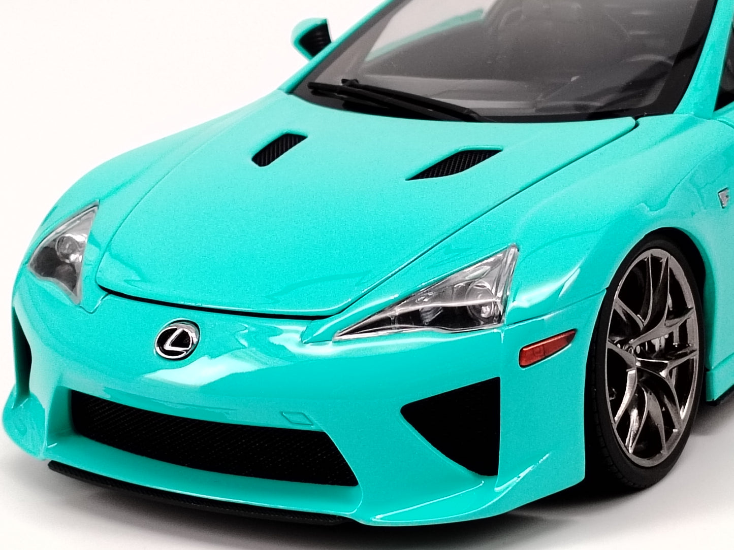 WELL 1/18 Lexus LFA Tiffany Blue Alloy Car Model