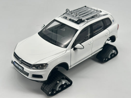 Kyosho 1/18 Volkswagen Touareg Snowmobile Alloy Simulation Model Car Ornaments Birthday Gift