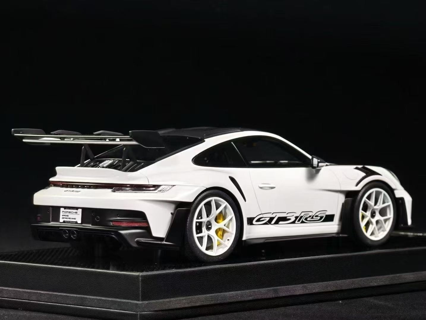 TP 1/18 Porsche 992 GT3 RS (Weissach Package) Enhanced Edition