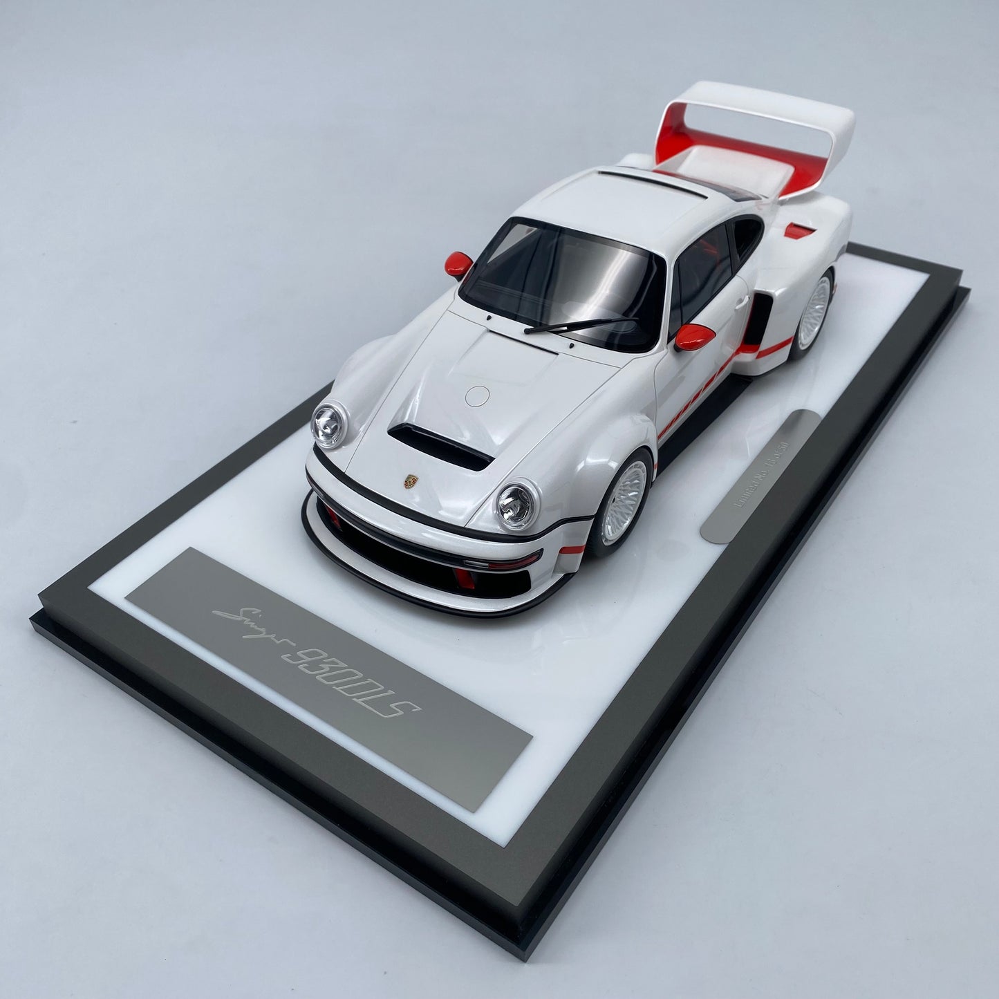 MCM 1/18 Porsche Singer DLS Turbo Pearl White Limited Edition Car Model Birthday Gift Ornaments