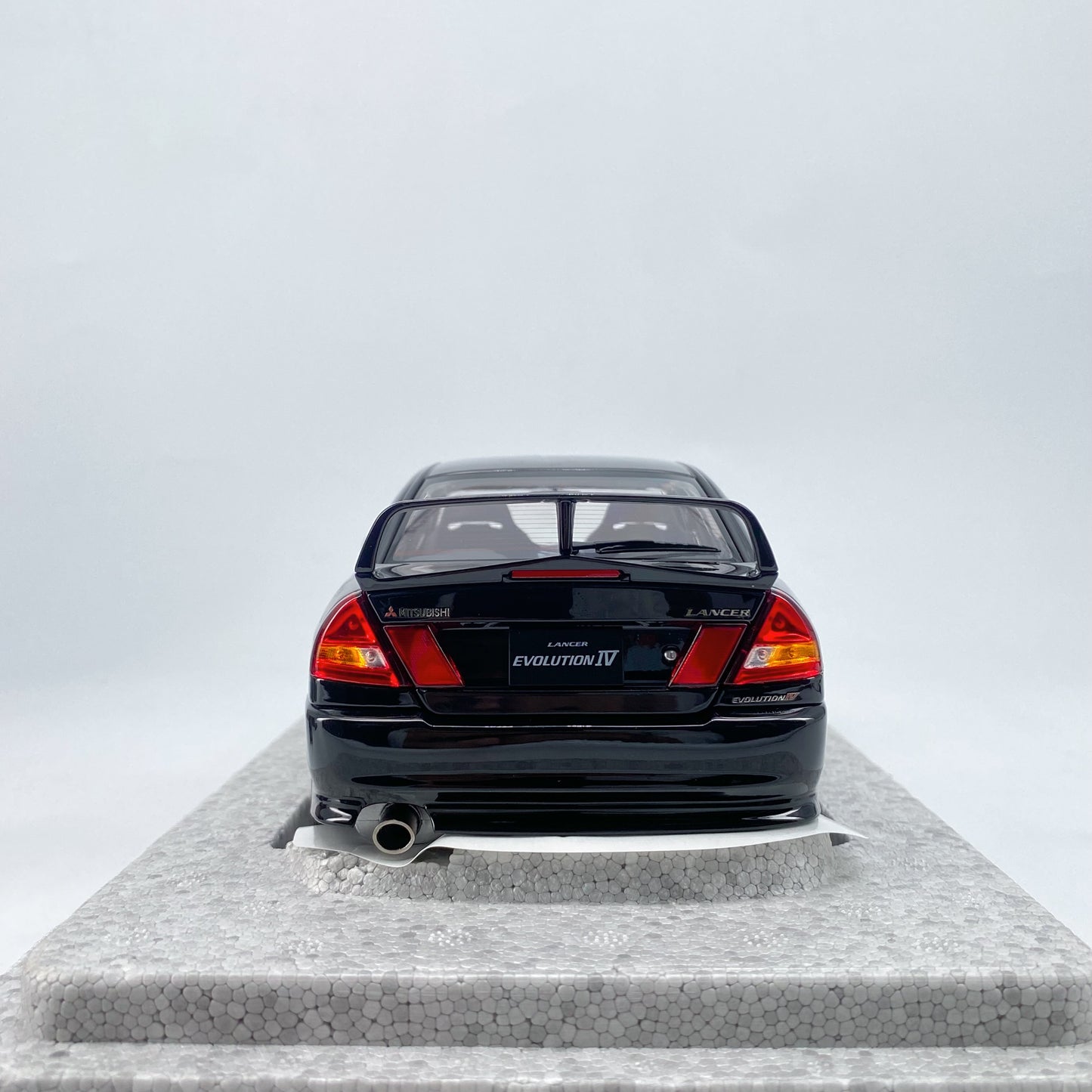 MOTORHELIX 1/18 Mitsubishi Lancer Evolution lV alloy model car model