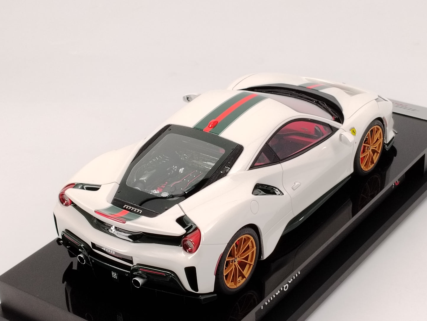 Amalgam 1/18 Ferrari 488 PISTA Gucci White Limited Edition Model Car Ornament