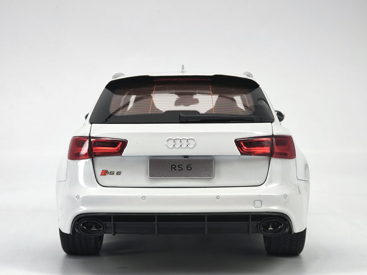 Well 1/18 Audi RS6 C7 White Alloy Simulation Car Model Ornaments Birthday Gift