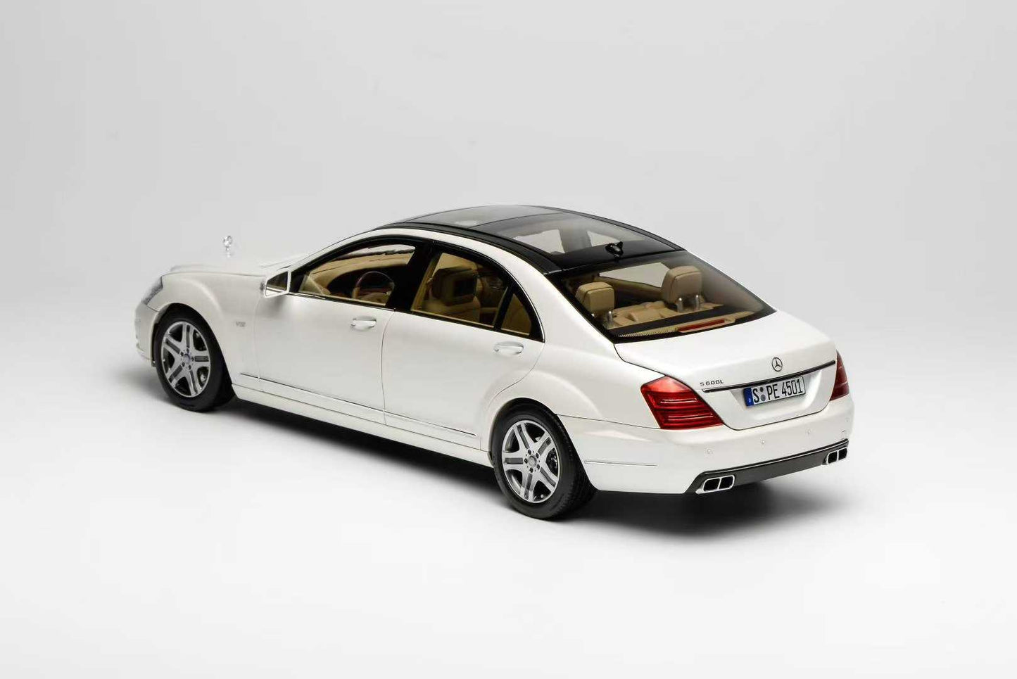 MOTORHELIX 1/18 All-Opening Alloy Car Model Mercedes Benz S-Class S600L AMG (W221)
