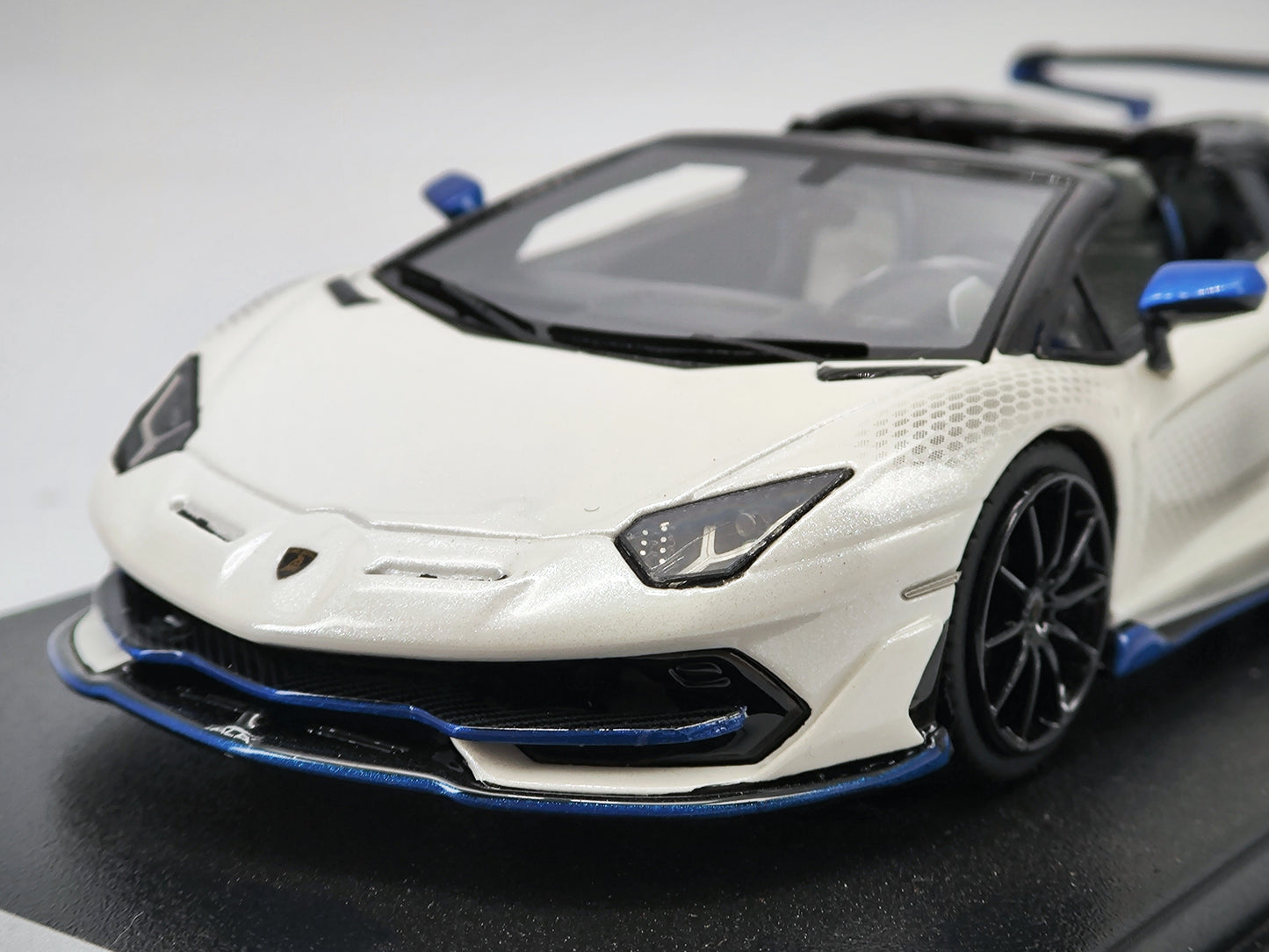 Looksmart 1/43 Lamborghini SVJ Convertible Simulated Car Model
