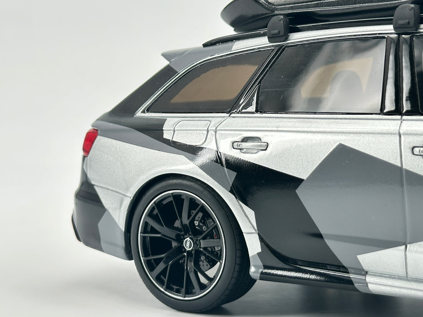 GT Spirit 1/18 Audi RS6 Snow Camouflage Simulation Car Model Ornaments GT794